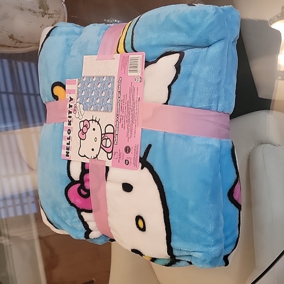 HELLO KITTY PLUSH BLANKET - Picture 4 of 5